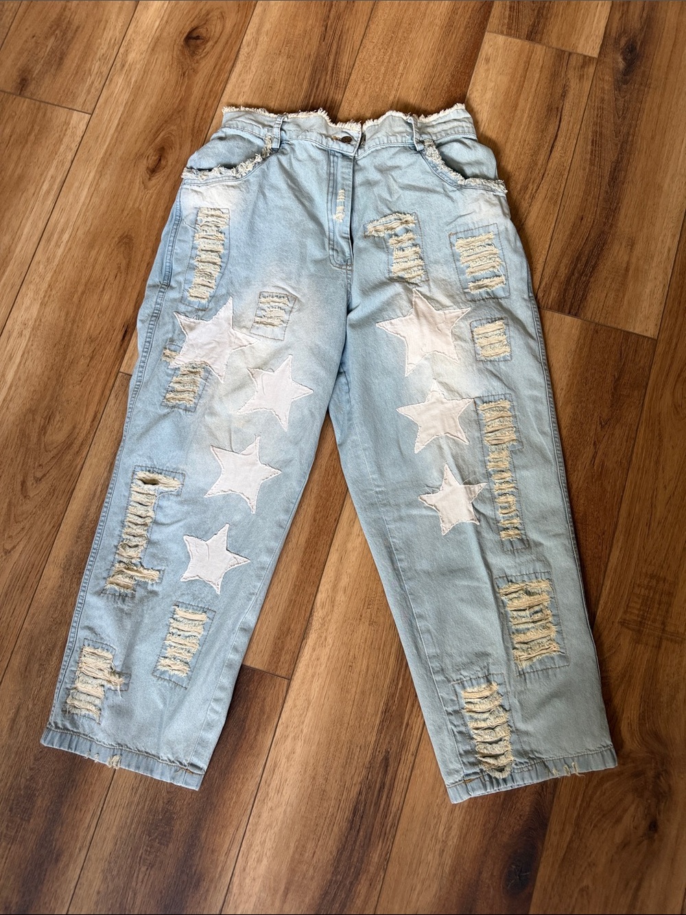 Light Wash Star-Appliqué Paper Lace brand jeans